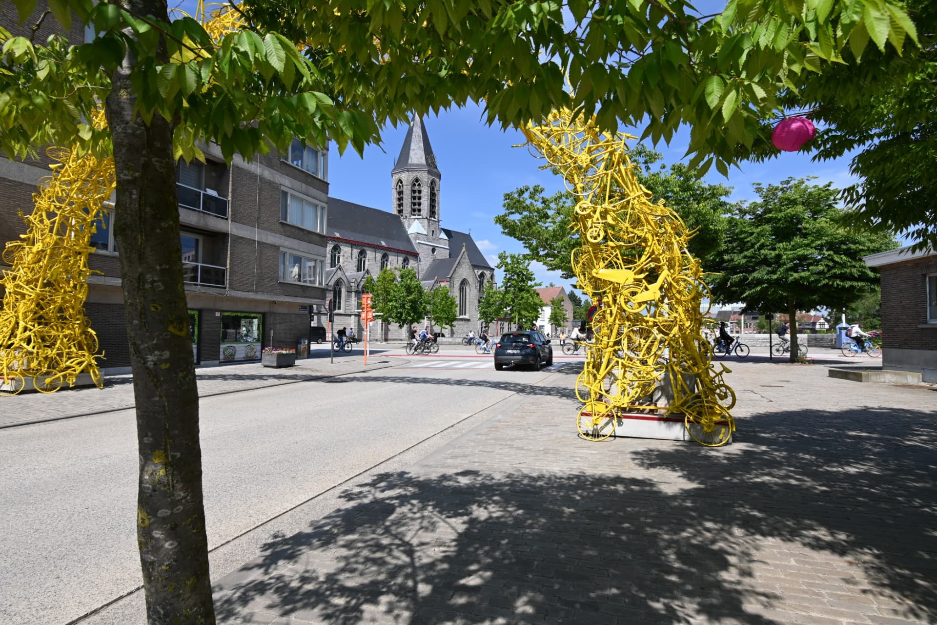Deinze — Markt en Onze-Lieve-Vrouwekerk Deinze