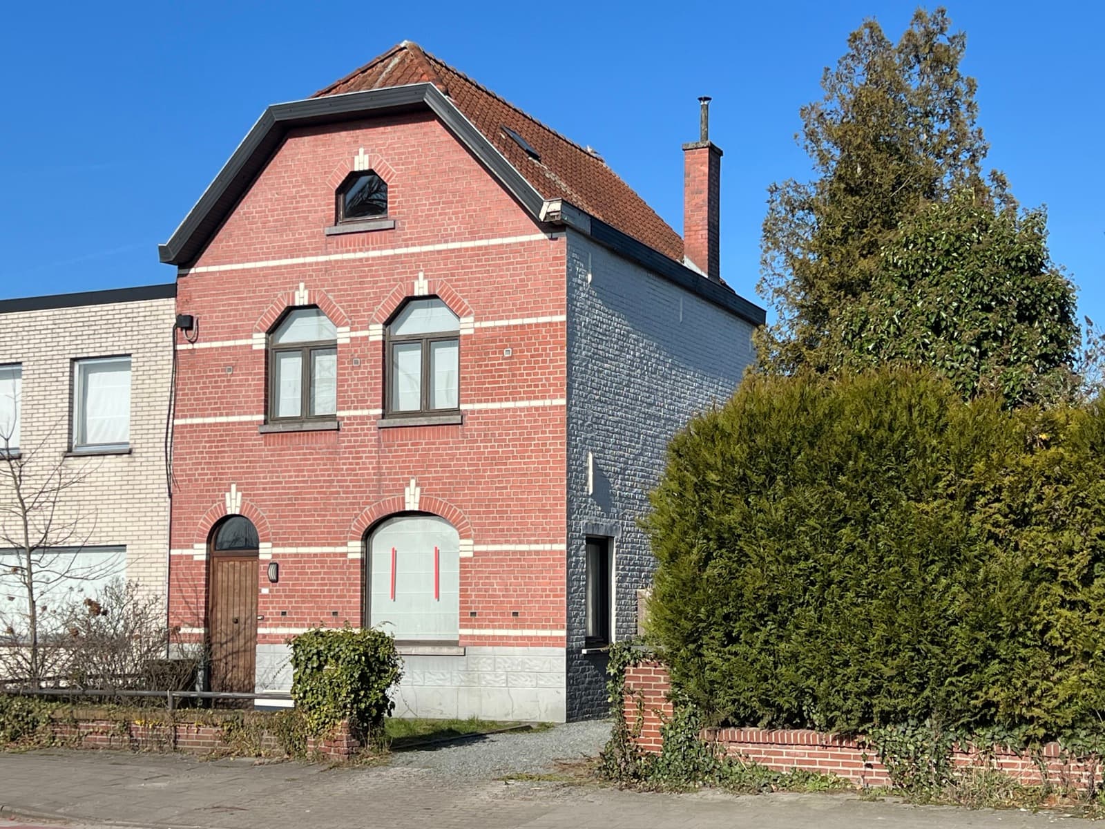 Exclusief te renoveren herenhuis met 5 slpks dit op toplocatie in het aangename Nazareth - De Pinte!
