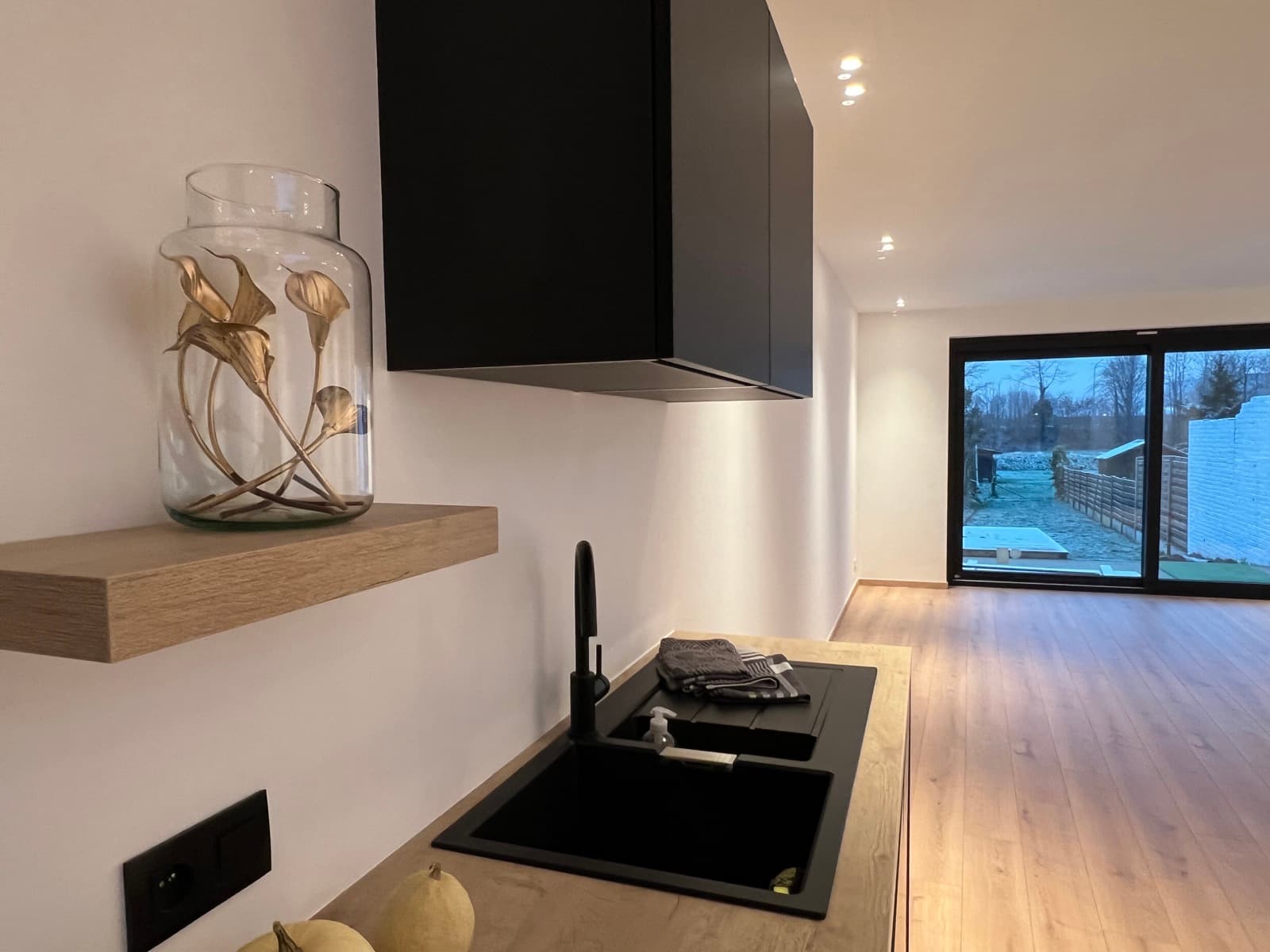 Instapklare, volledig gerenoveerde woning met 3 slaapkamers en tuin met groen zicht – EPC A
